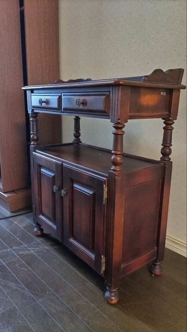 クラシックスタイル　レトロ調カリモク木製家具