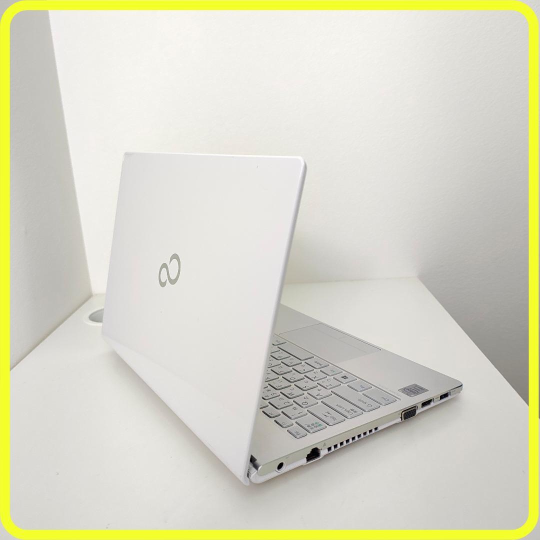 白　新品SSD256GB　薄型軽量⭐️windows11　ノートパソコン　761