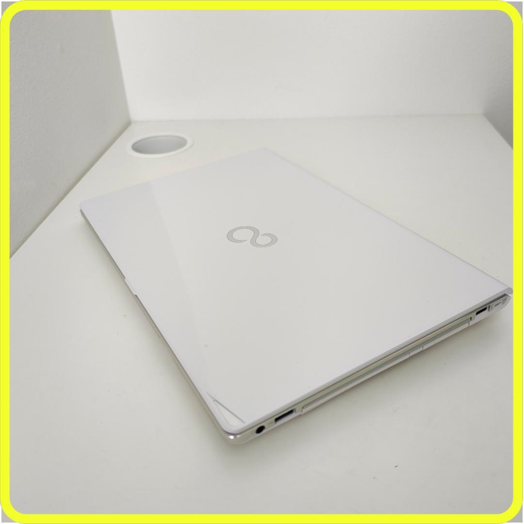 白　新品SSD256GB　薄型軽量⭐️windows11　ノートパソコン　761