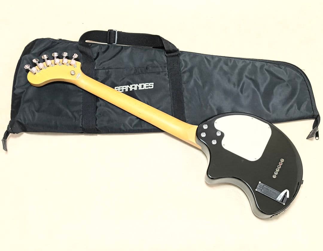 【新品同様！美品！】ZO-3 ブラック アンプ内蔵ミニギター 専用ソフトケース付