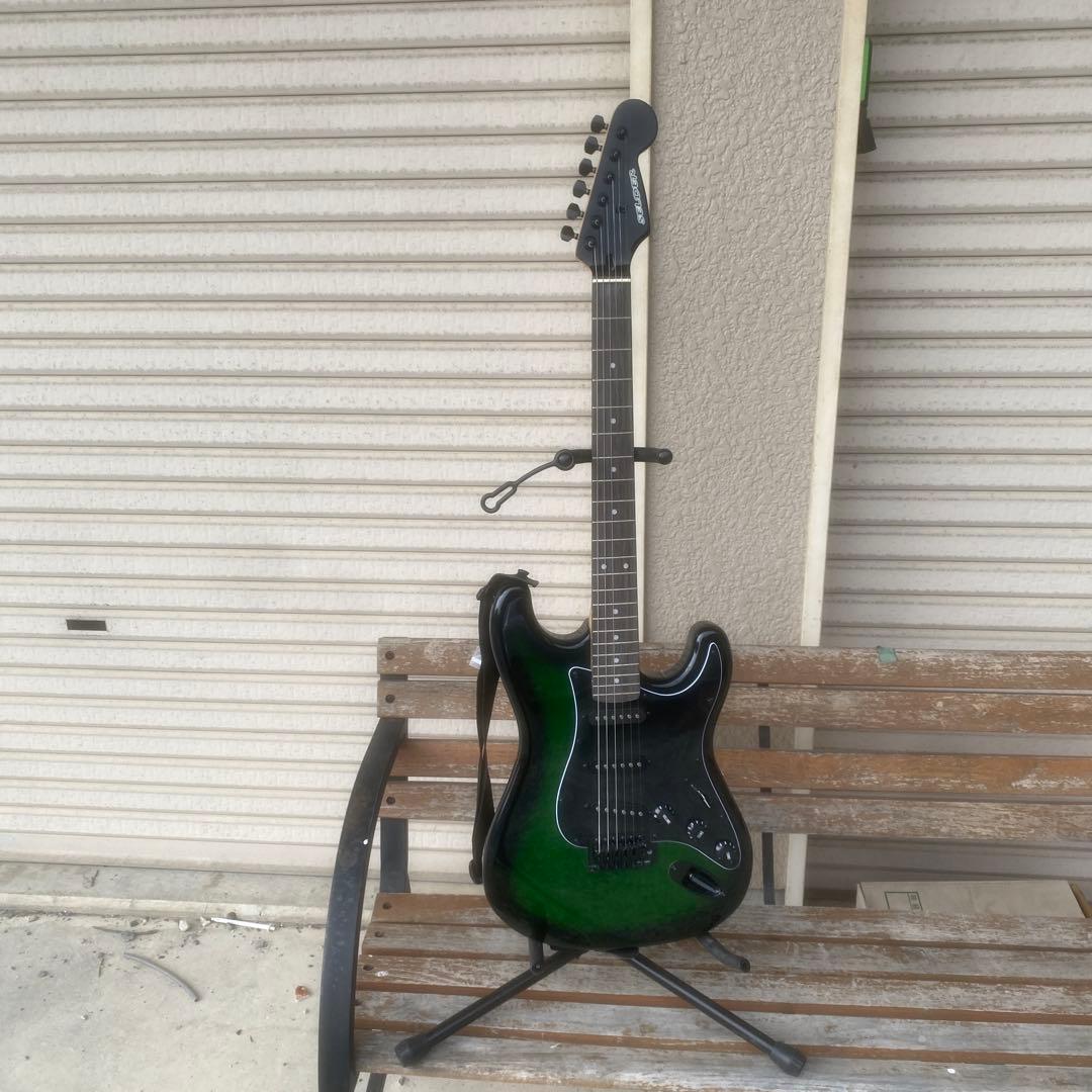 SELDERストラトキャスターモデル　レアなグリーン& ブラック