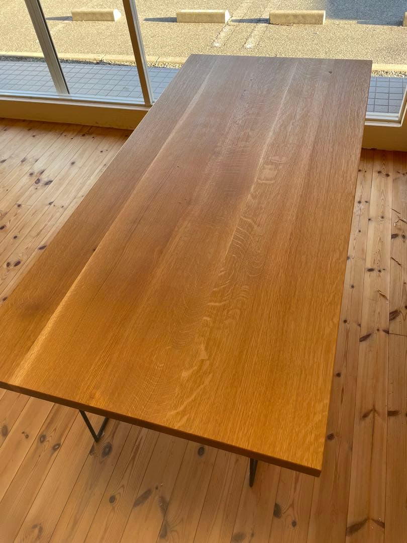 ホワイトオーク無垢板ダイニングテーブル　オイル仕上げ　アイアン脚