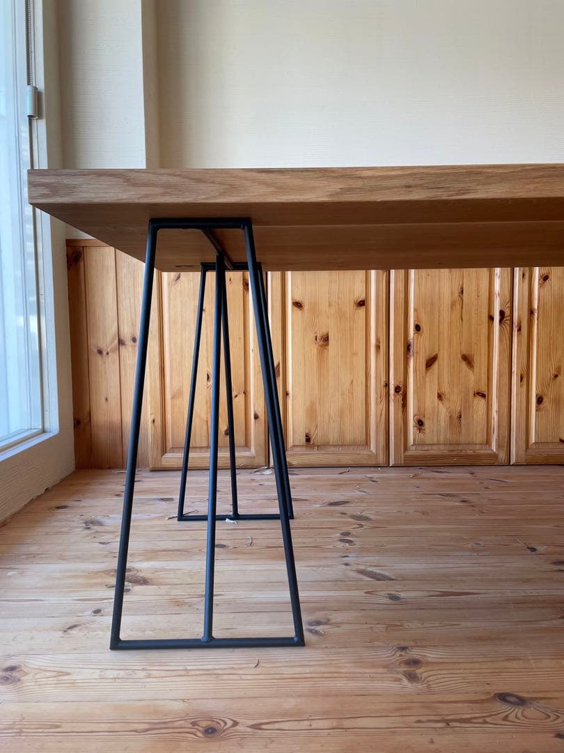 ホワイトオーク無垢板ダイニングテーブル　オイル仕上げ　アイアン脚