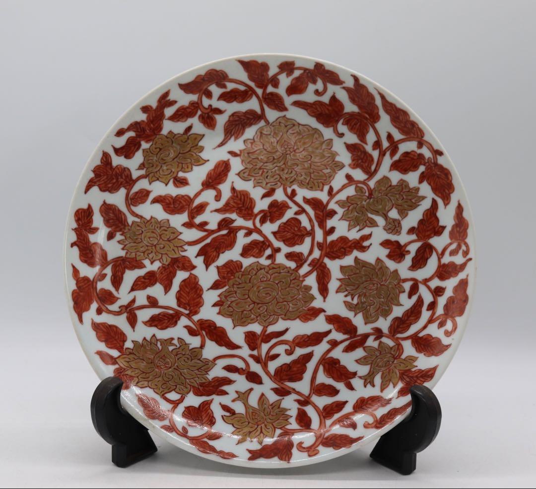 中国　紅釉金彩花卉紋大皿　大明嘉靖年製銘　送料込み250705