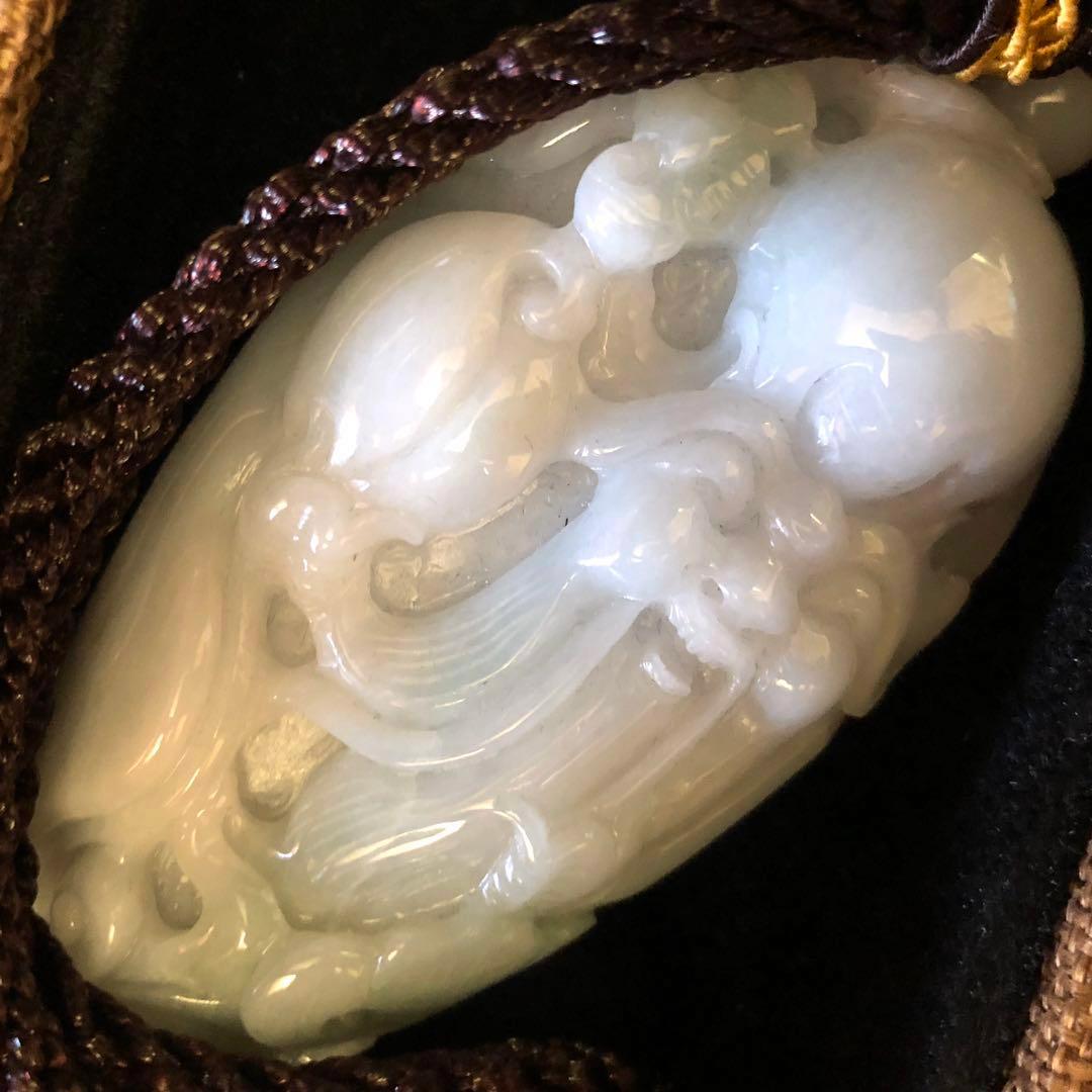 中国翡翠の手玩玉 高級品 (化粧箱付き)❣️