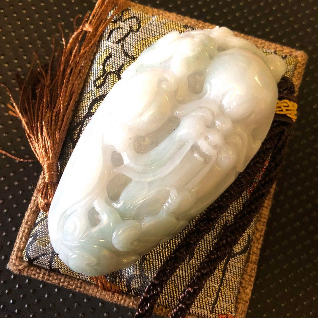 中国翡翠の手玩玉 高級品 (化粧箱付き)❣️