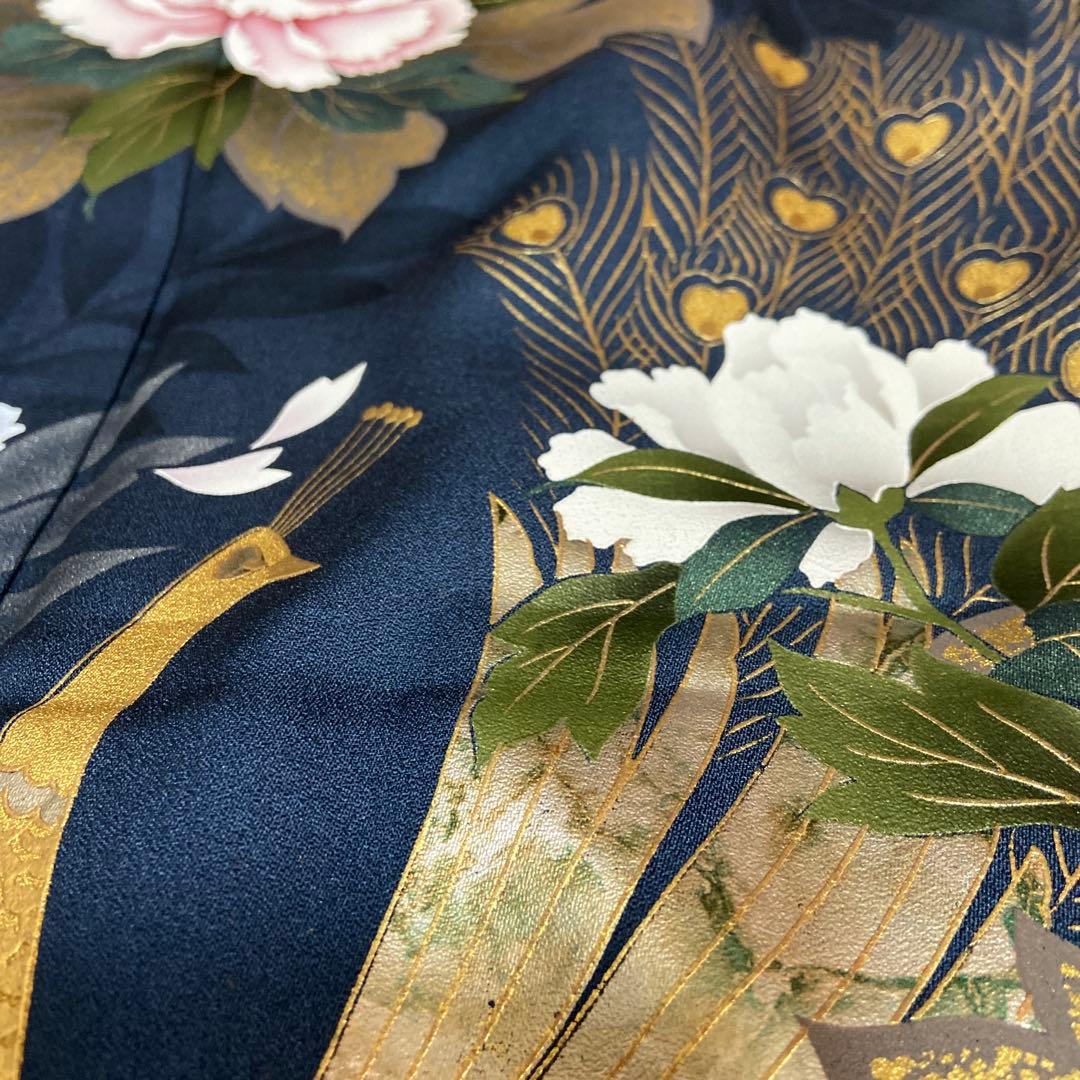 振袖濃紺 花柄と金箔の孔雀柄振袖長襦袢付きH102