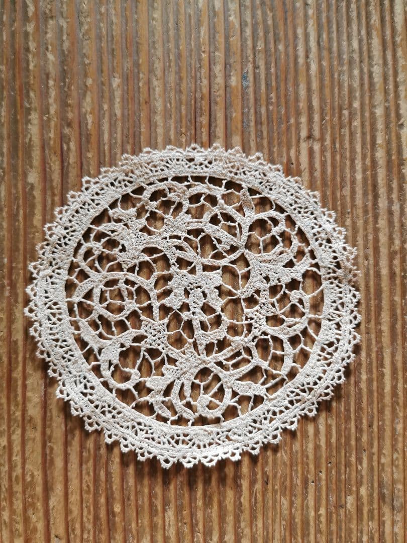 アンティーク イタリア ヴェニス ブラーノレース セピア パチネ 草花紋ドイリー