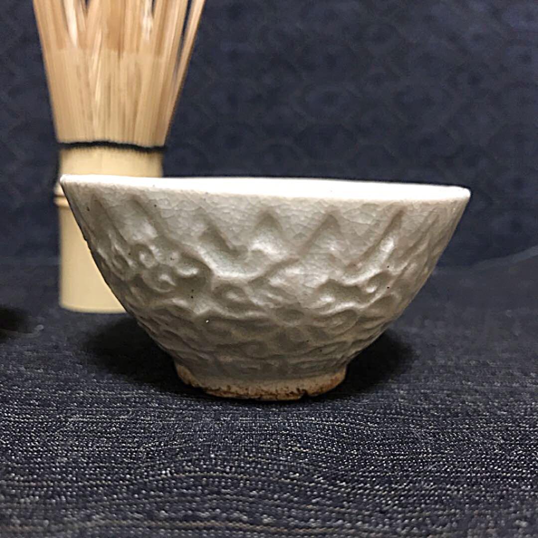 中国貿易商をやっていた家から出た、白磁陽刻盃　時代保証品