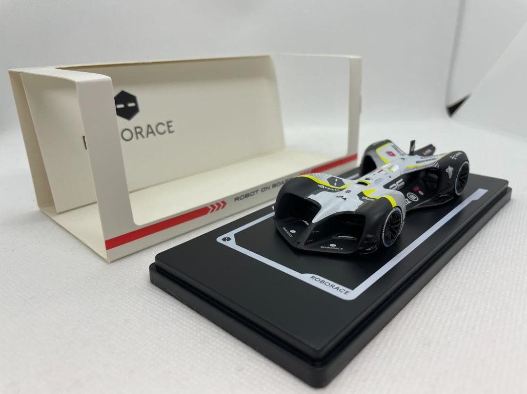 ミニカー 405-134 ROBORACE 1/43 ROBOT ON BOARD #26