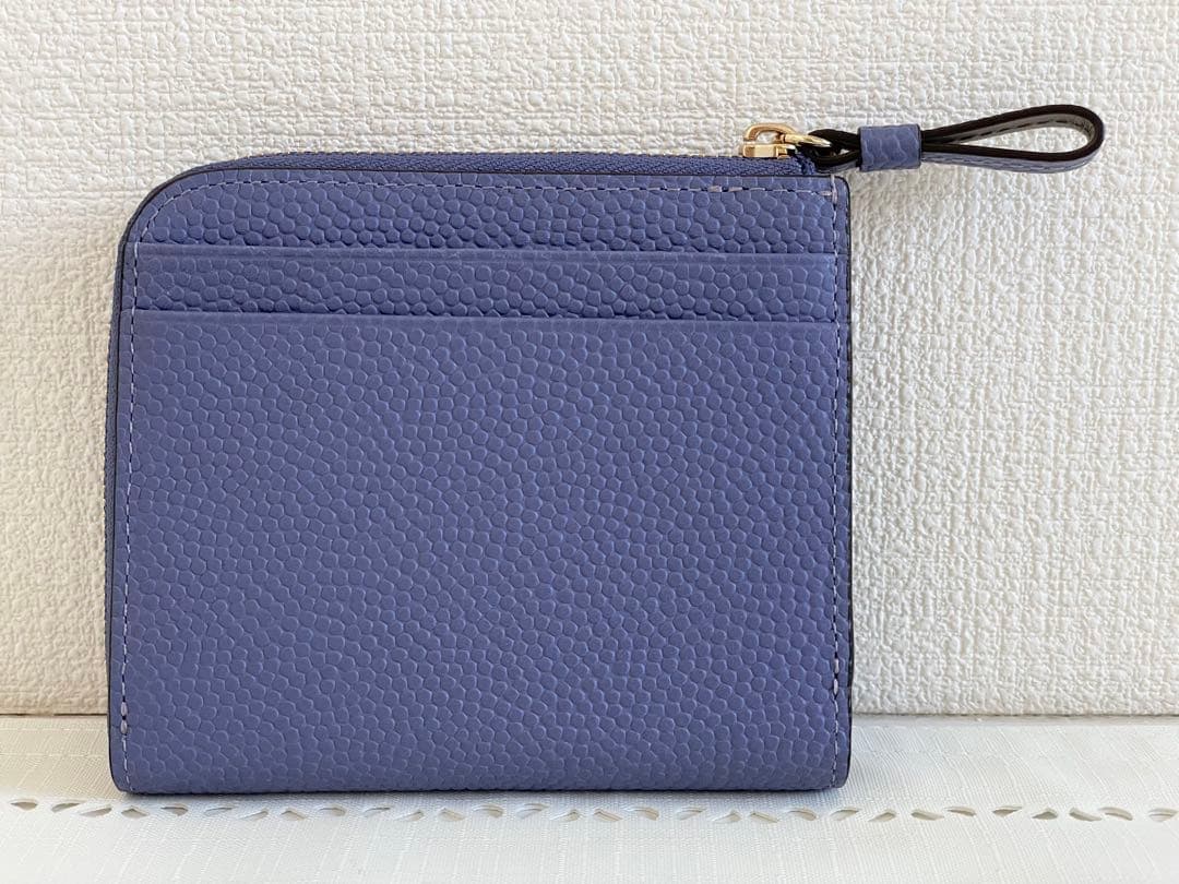 ペレボルサ　二つ折り財布