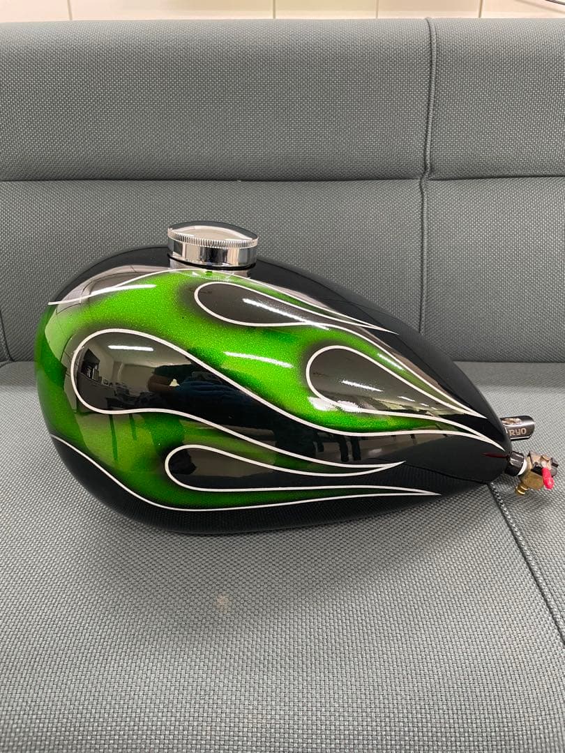 ピーナッツタンク　ハーレー　タンク　ガソリンタンク　バイクタンク