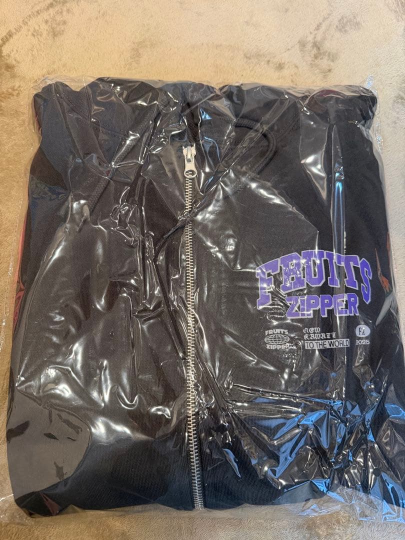 FRUITSZIPPER 仲川瑠夏 黒パーカー