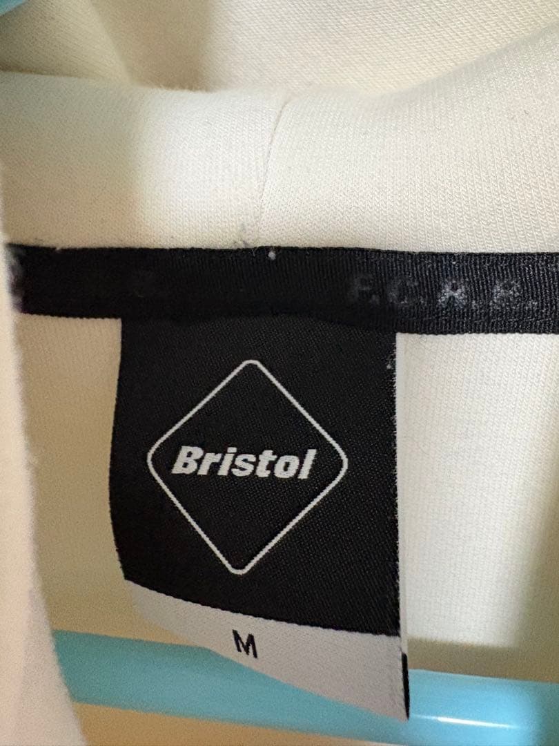 クリーム色 フード付きパーカー　ブリストル