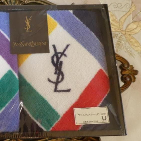 メルカリ便♡イヴサンローラン♡レトロ　フェイスタオル　ロゴ