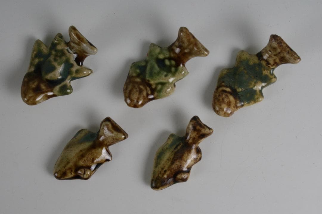 壺屋焼 人間国宝 金城次郎 作　魚形箸置き（５客）