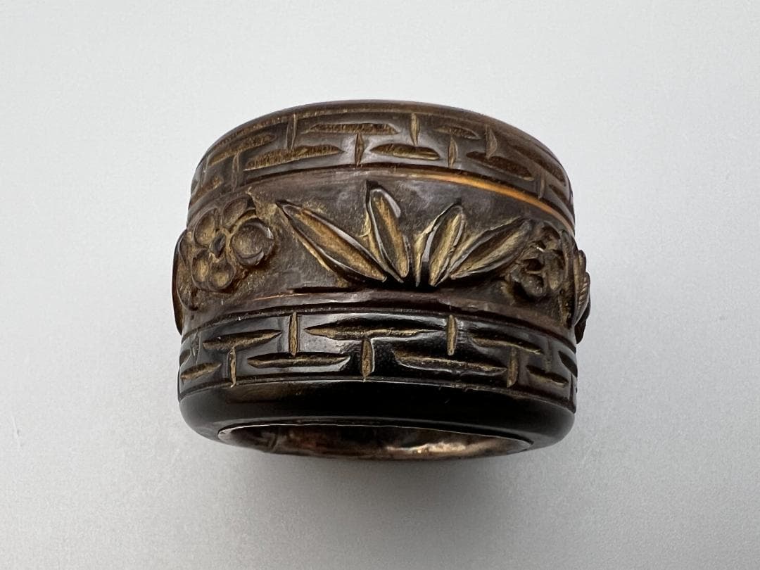 東泰堂専用　角彫　親指リング　斑指　泰昌在銘　竹梅　回字文　手彫　内銀　約17g