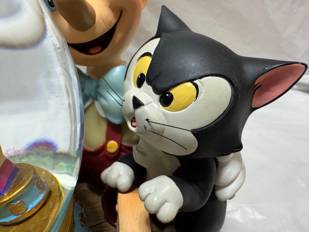 ディズニーストア ピノキオ オルゴール付きスノーグローブ