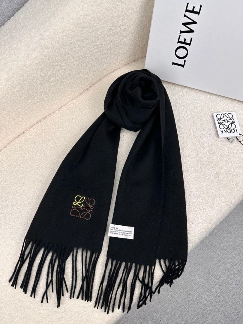 LOEWE ブラック マフラー　カシミヤ フリンジ付き　30×180㎝