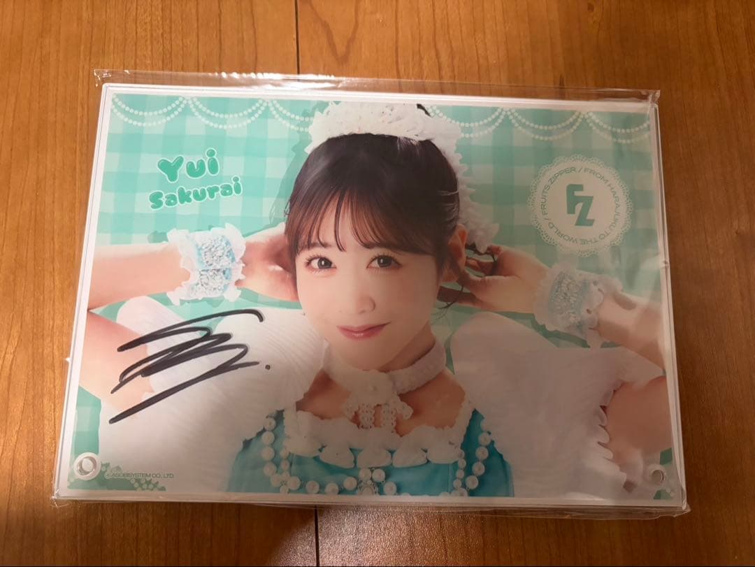 櫻井優衣　直筆サイン入りアクリルパネル