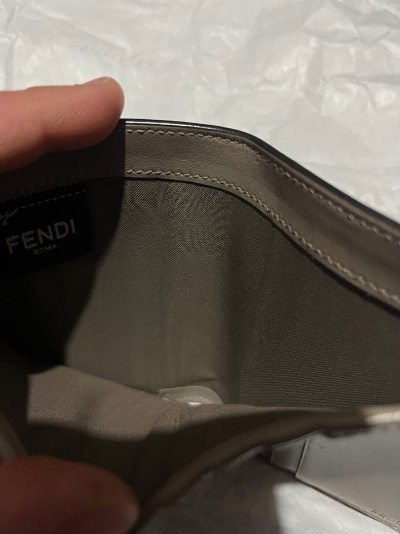 i*o様 FENDI ベージュ 二つ折り財布