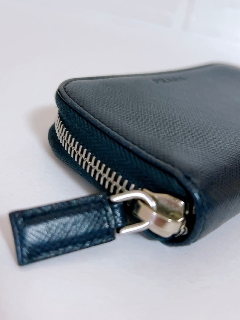 プラダ　PRADA キーケース　６連　紺色　箱付き