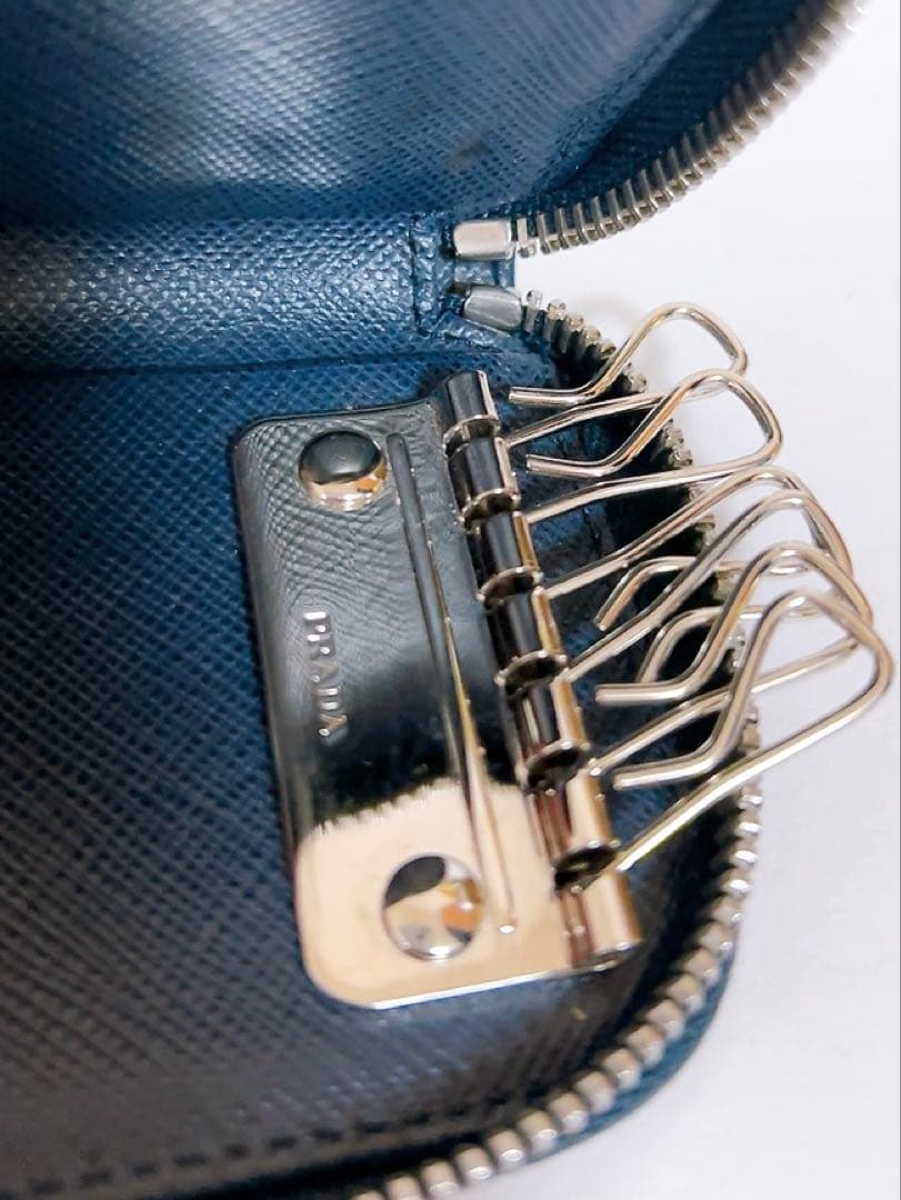 プラダ　PRADA キーケース　６連　紺色　箱付き