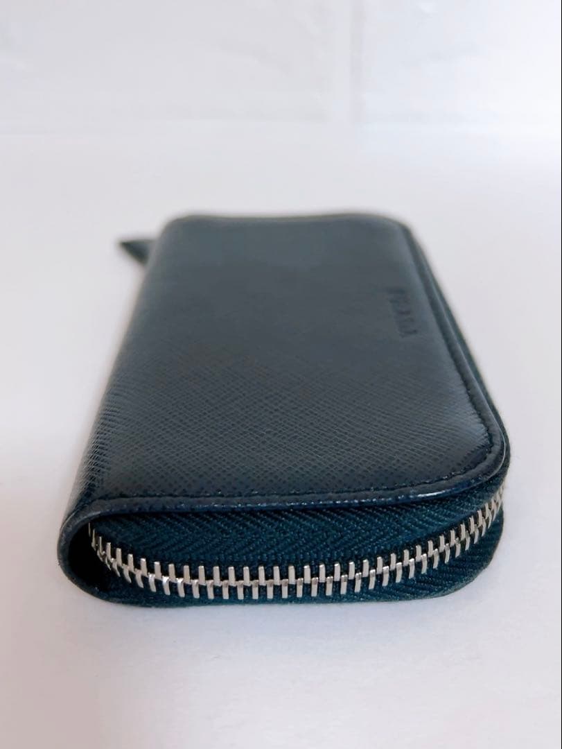 プラダ　PRADA キーケース　６連　紺色　箱付き