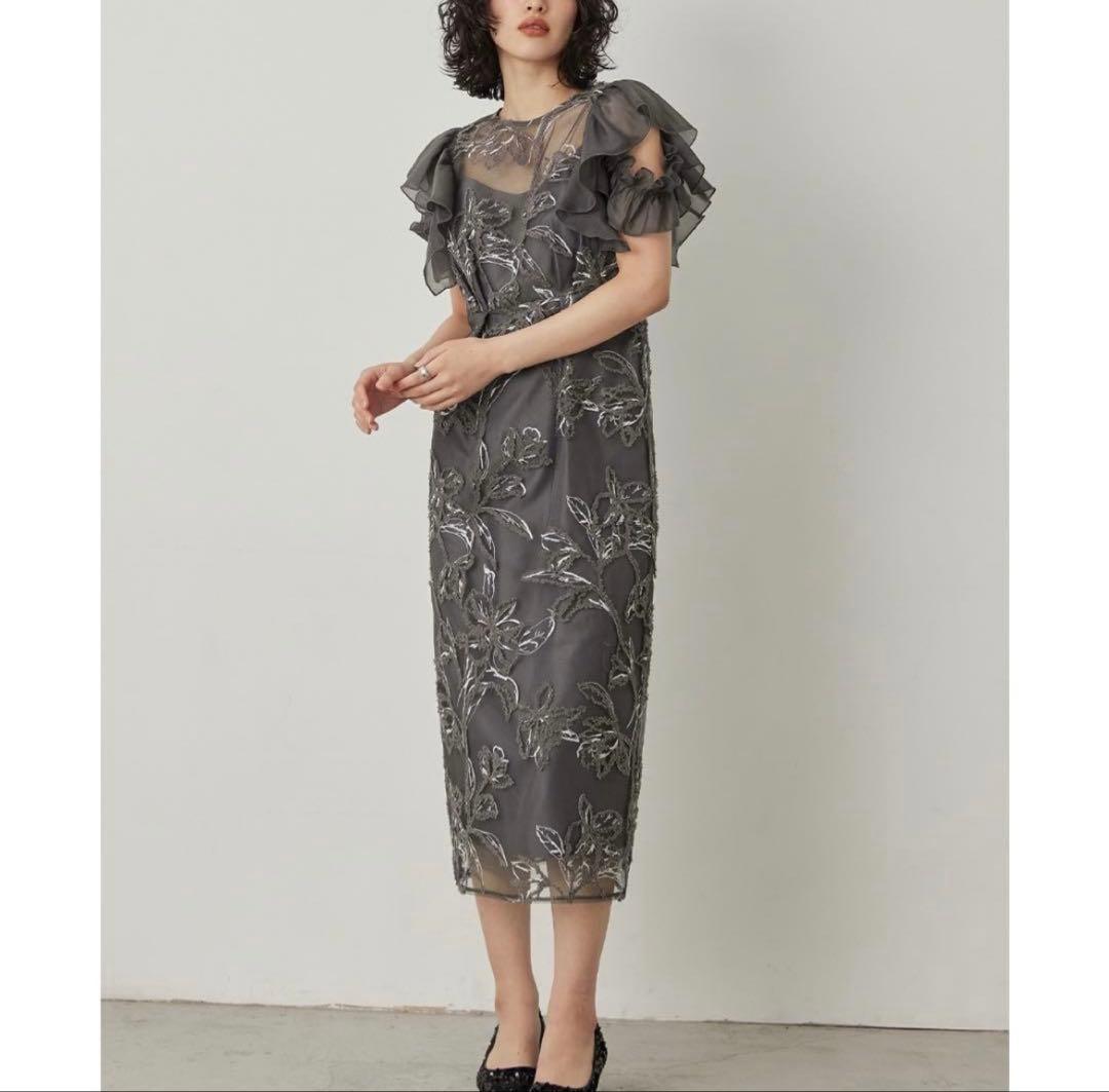 niana フェザーフラワーフレアスリーブドレス