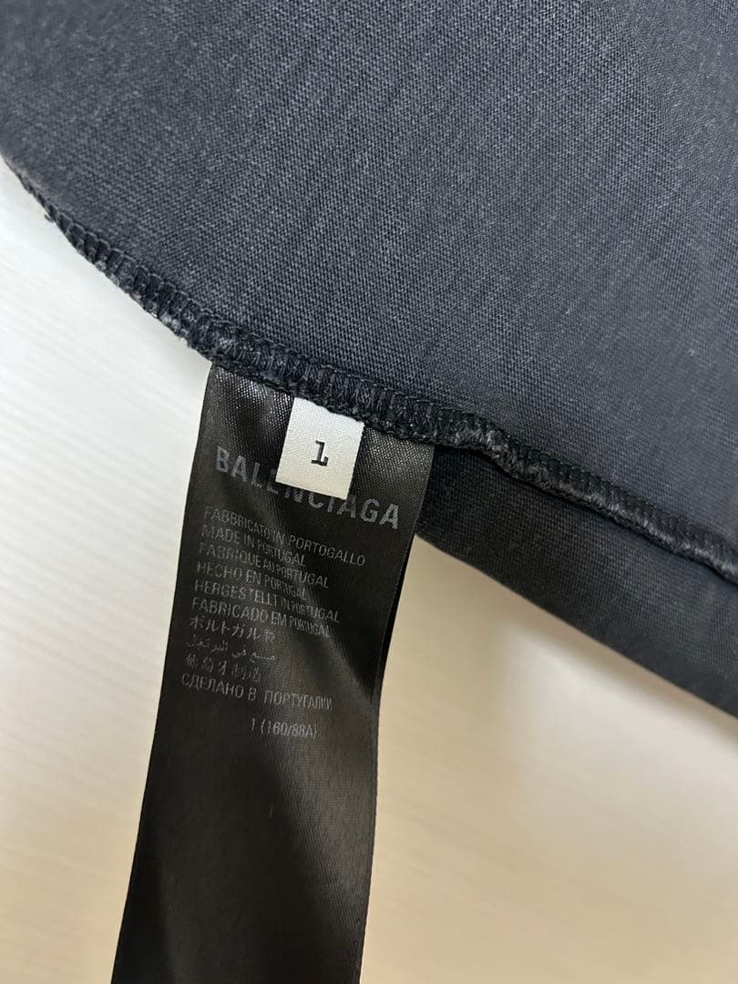 【希少】Balenciaga ブラック Tシャツ Be different.