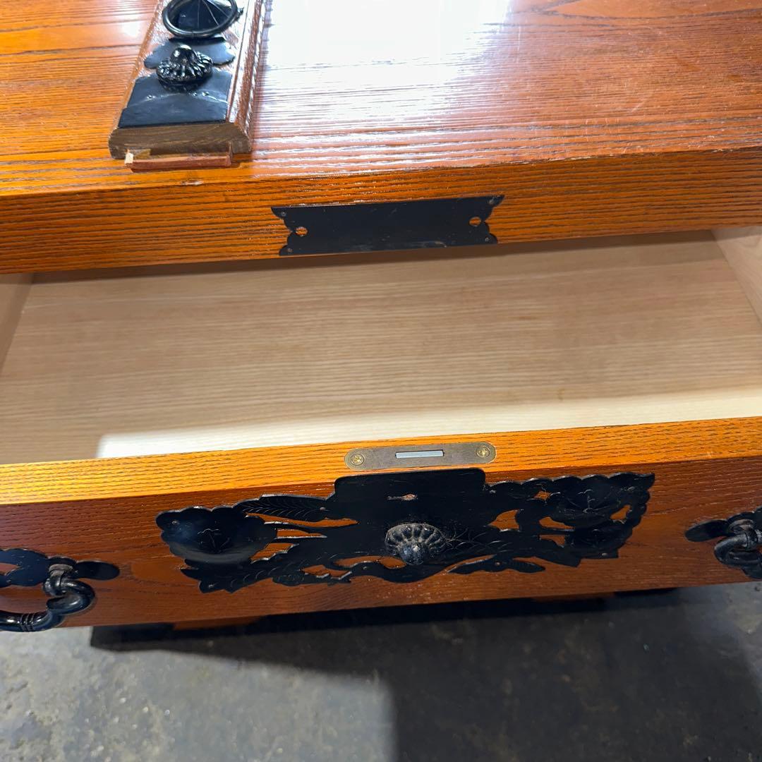 O*A様 伝統的な日本の木製箪笥