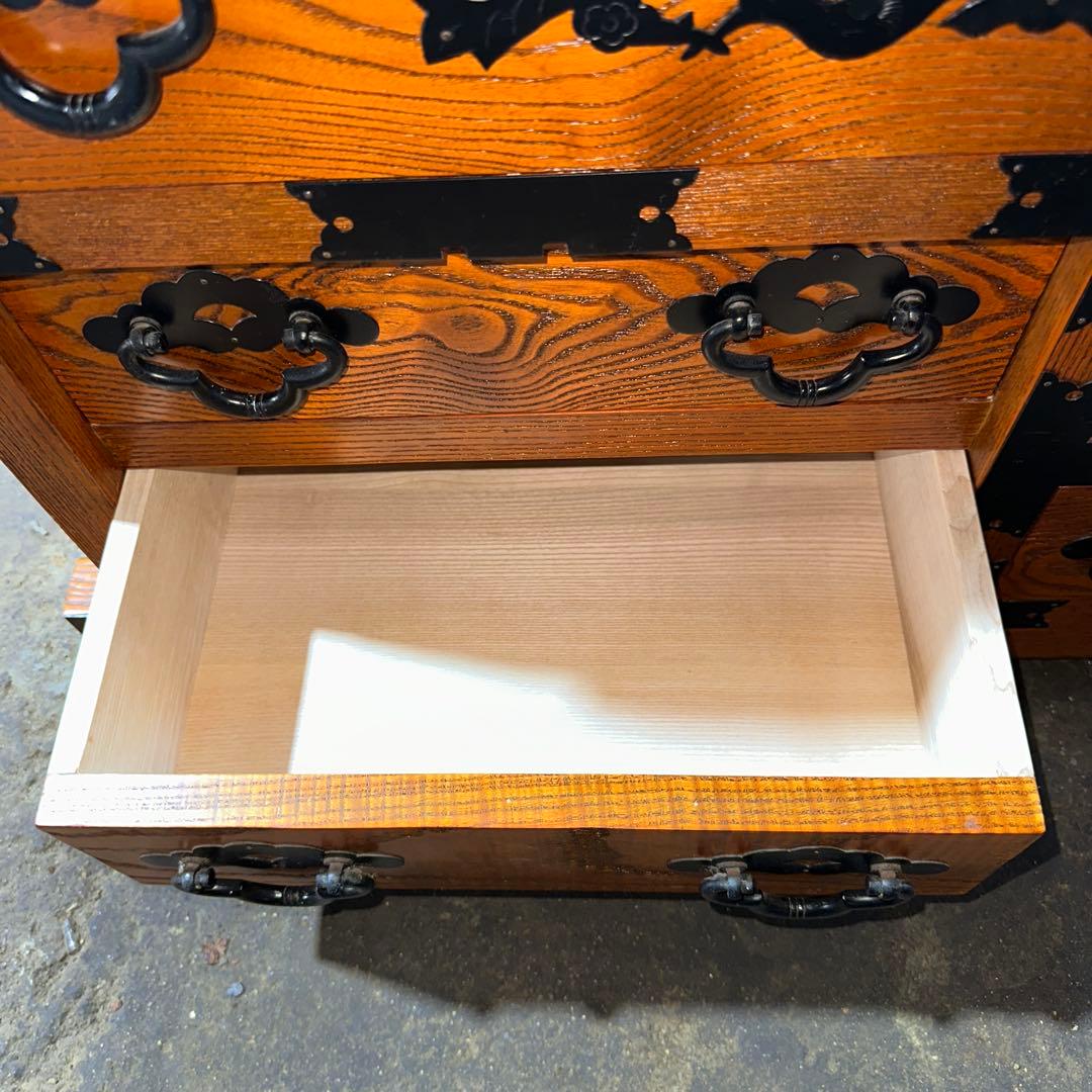 O*A様 伝統的な日本の木製箪笥