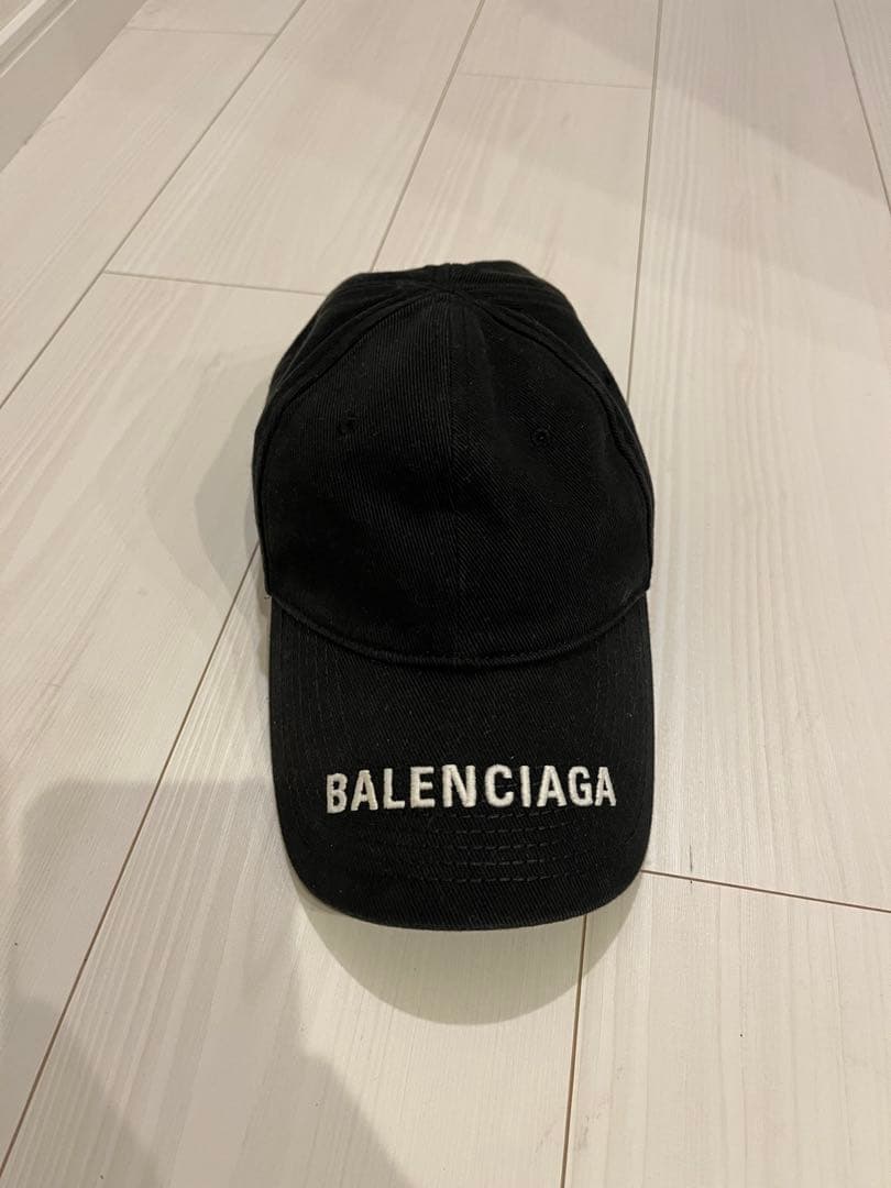 BALENCIAGA 黒 ベースボールキャップ