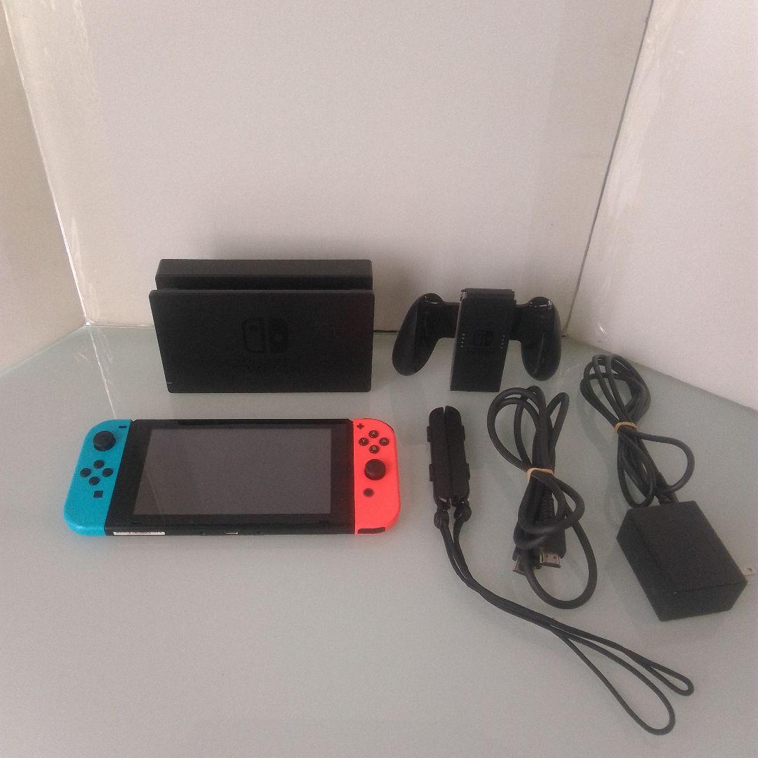 【中古品】Nintendo Switchの本体と付属品一式。初期化済み。