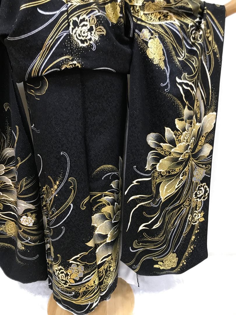 振袖　未仕立て品　金彩　黒地にゴールド