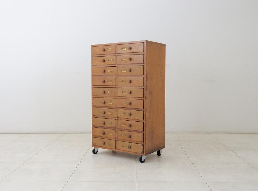 古い木製引き出し 20杯 キャスター ヴィンテージ 古家具 書類 小物入れ