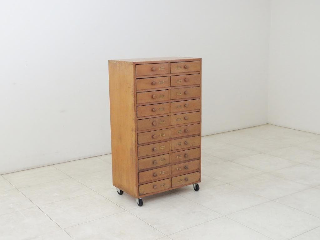 古い木製引き出し 20杯 キャスター ヴィンテージ 古家具 書類 小物入れ