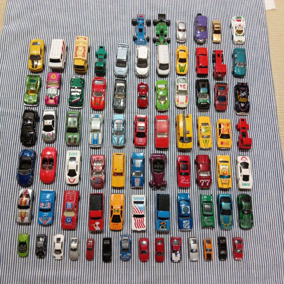 約100台の多様なミニカーセット