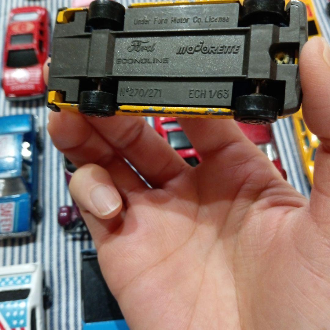 約100台の多様なミニカーセット