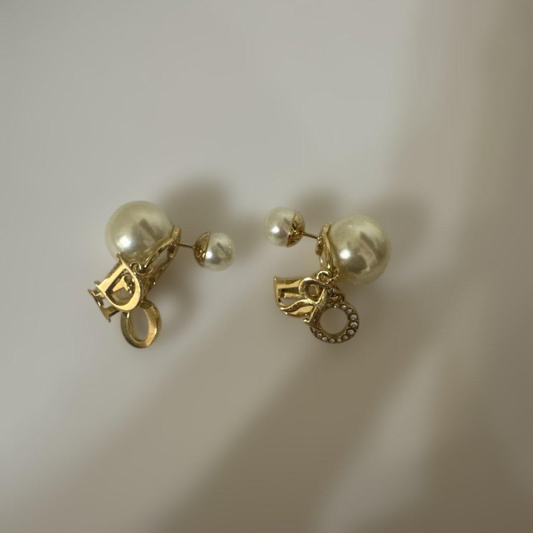 DIOR パールロゴピアス