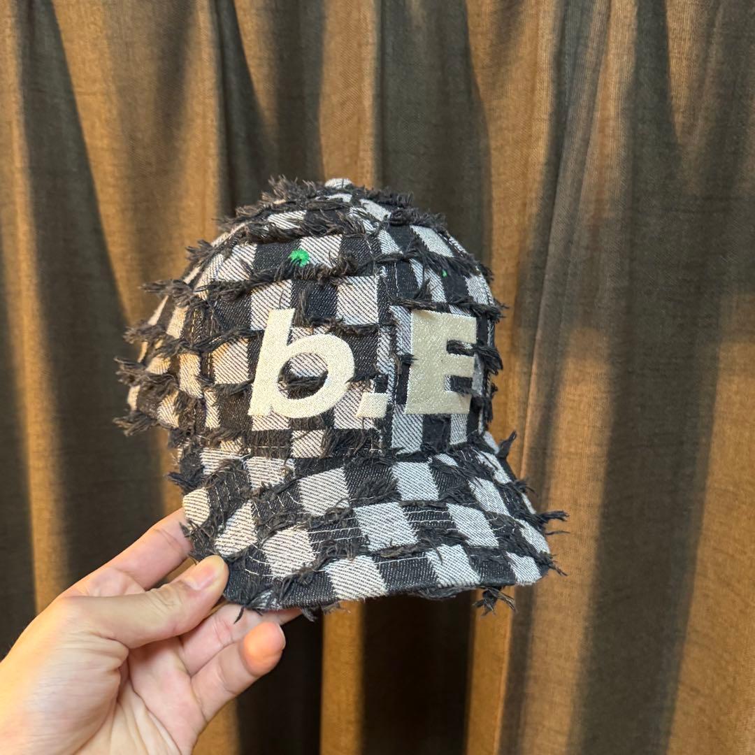 b.E チェック柄 フリンジキャップ