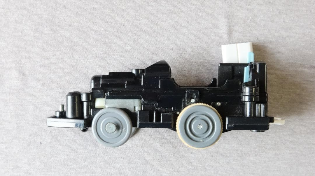 プラレール　電気制御で停止、走行----ホームドア駅を停車駅に改造１式(２線路)