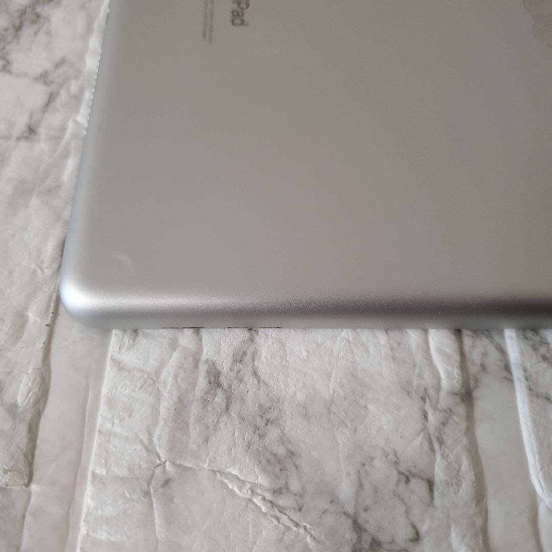 239 iPad 7世代 128GB SIMフリー シルバー