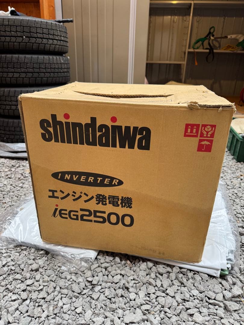 美品【Shindaiwa iEG2500】 ガソリンエンジン インバーター発電機