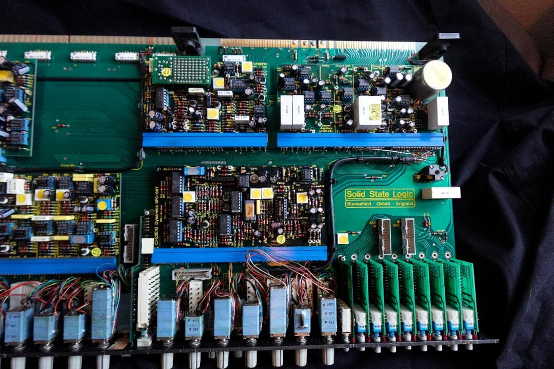 『SSL4000E チャンネル実機 アウトボード