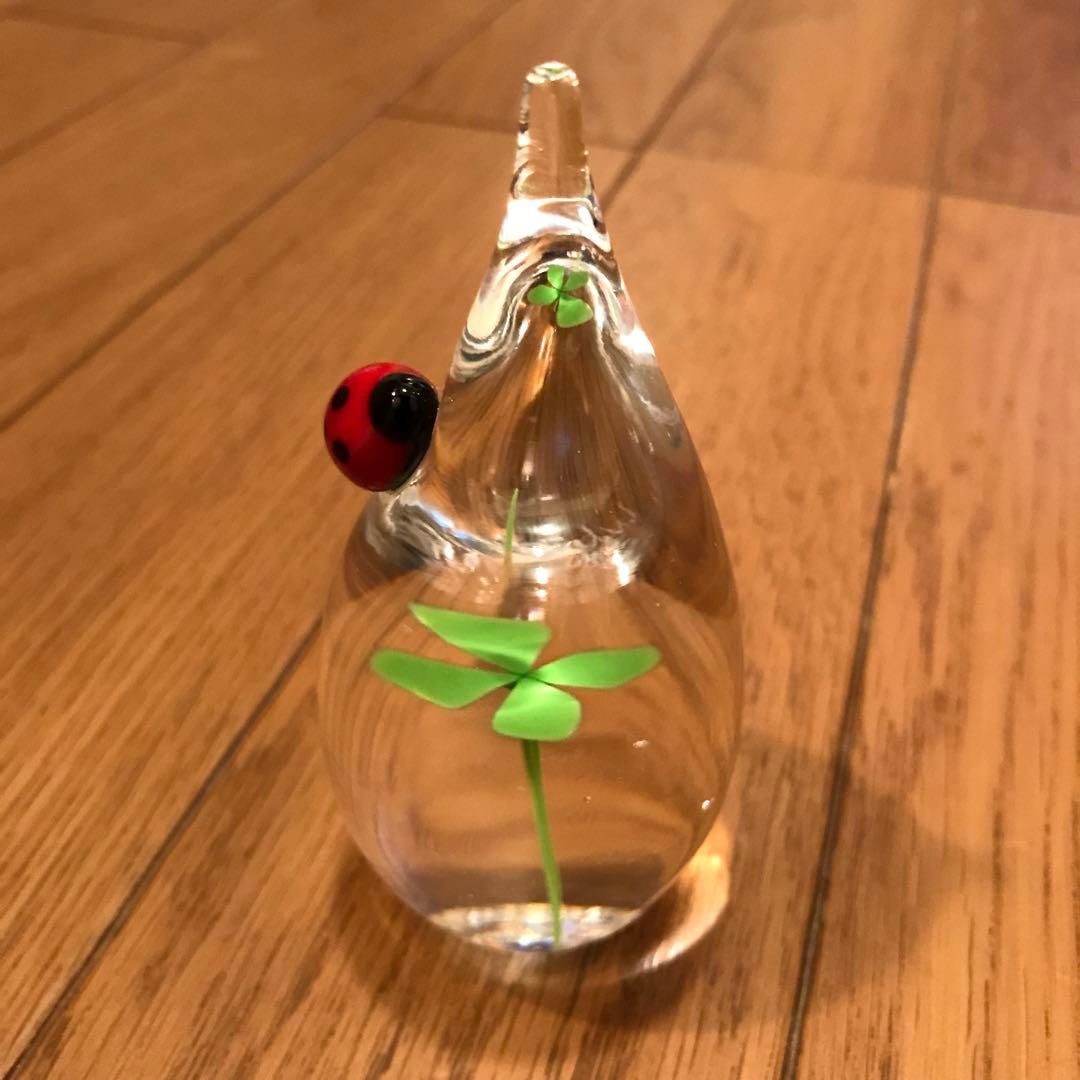 イイノナホ　ペーパーウェイト　ガラス　クローバー　てんとう虫