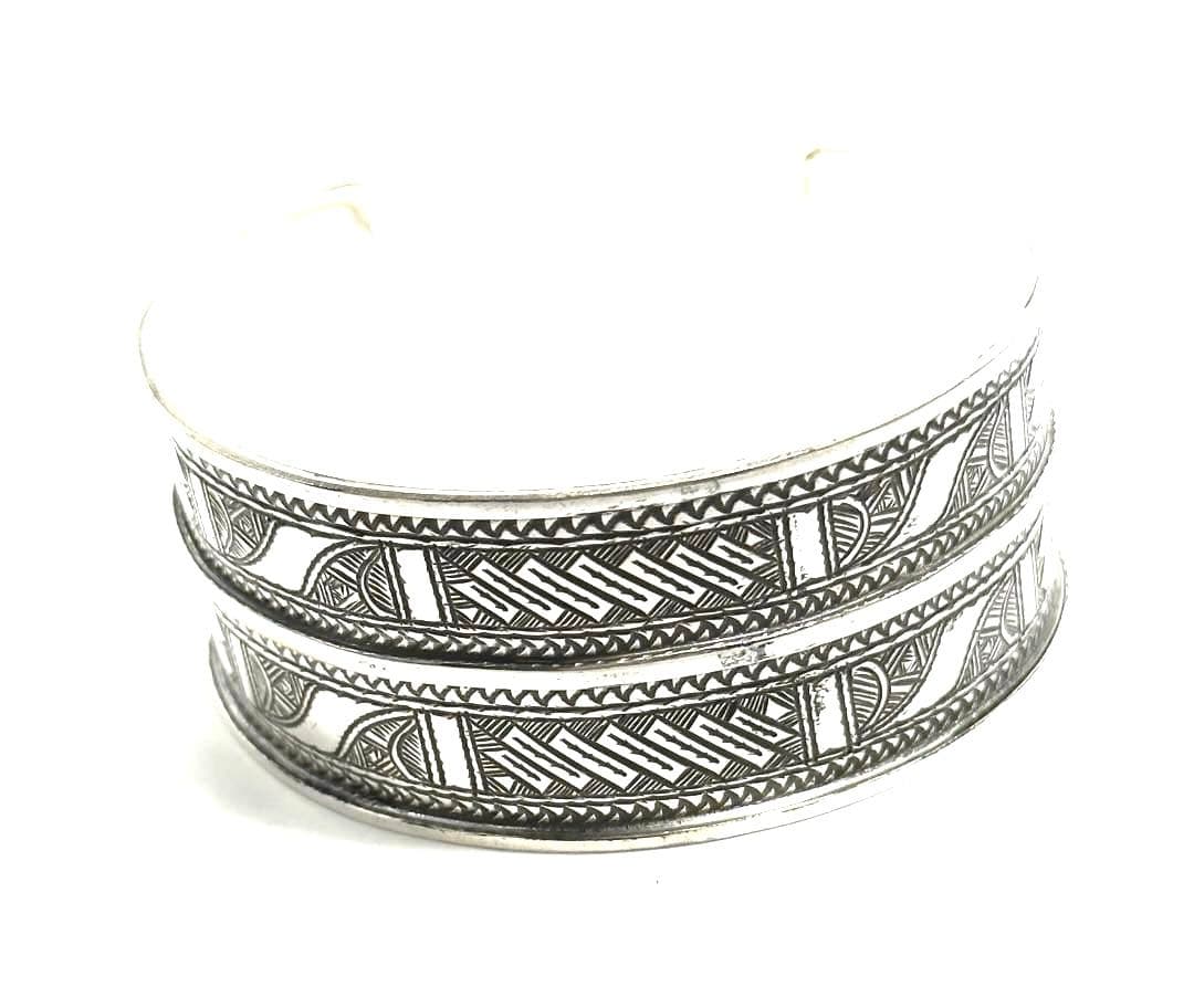 トゥアレグ族　ハンドメイド　シルバーバングル