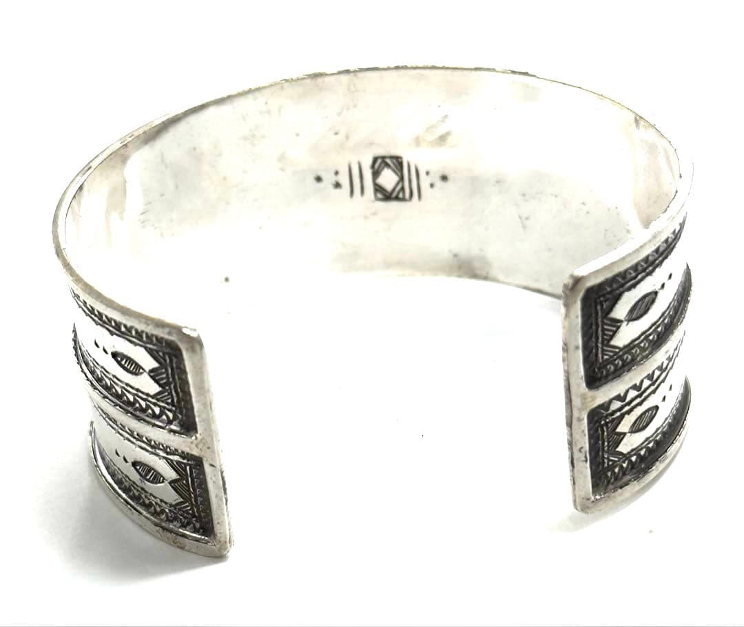 トゥアレグ族　ハンドメイド　シルバーバングル