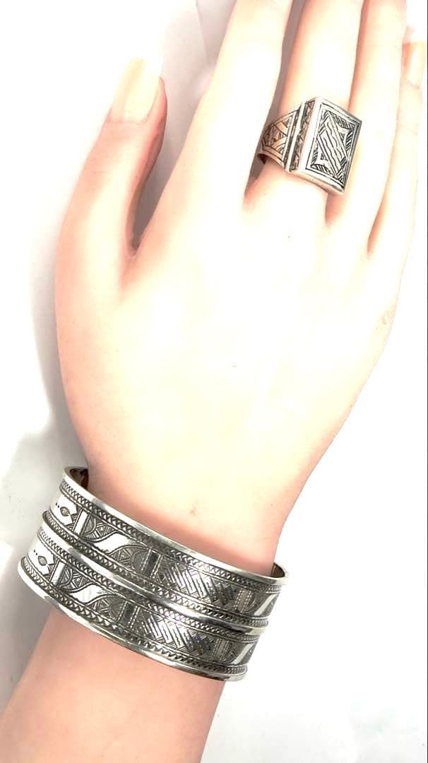 トゥアレグ族　ハンドメイド　シルバーバングル