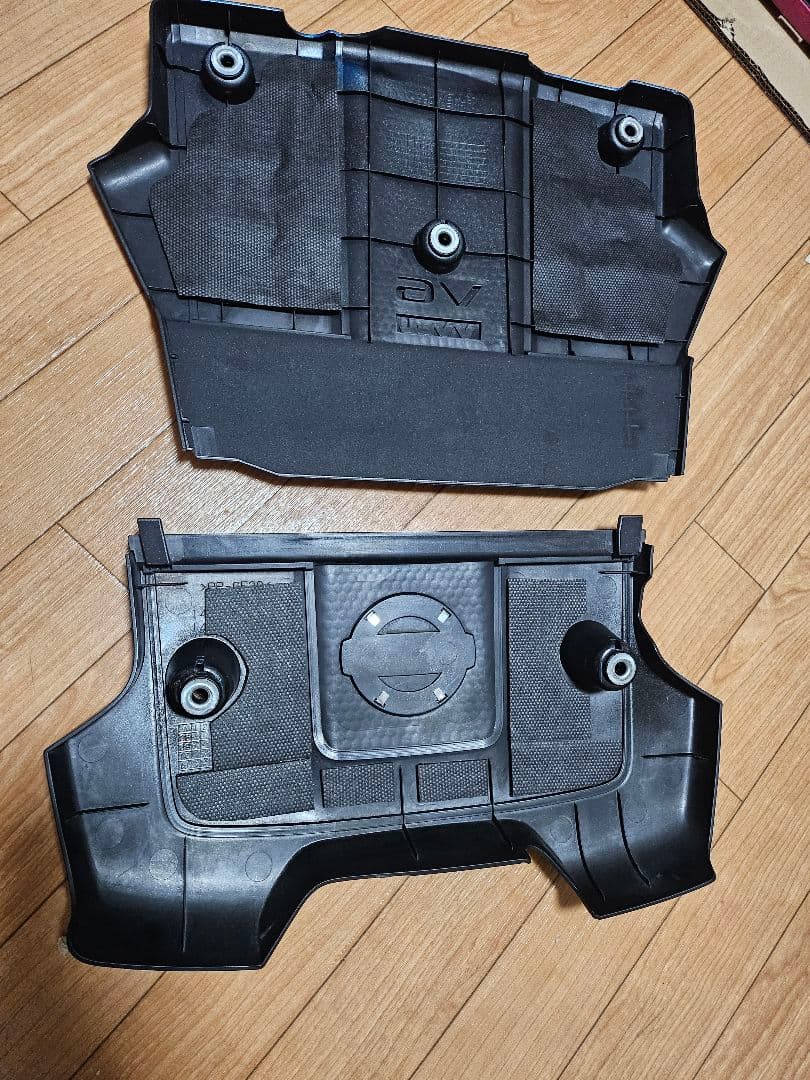 Z34　エンジンカバー　ラップ塗装　エンブレム　スワロフスキー加工